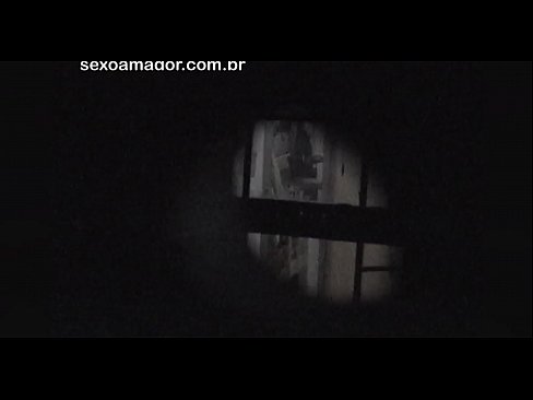 ❤️ Blondiin saab salaja videolevi naabruskonna voyeuri poolt peidetud õõnsate telliskivide taha peidetud ❤ Porno fb at us ☑